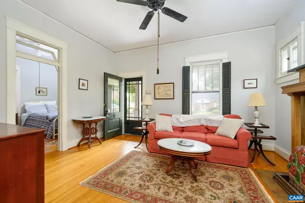 Charlottesville, VA 22903,211 ROBERTSON AVE
