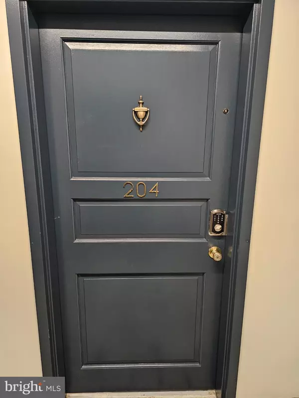 Washington, DC 20009,1843 MINTWOOD PL NW #204