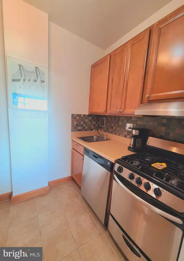 Arlington, VA 22209,1021 ARLINGTON BLVD #330