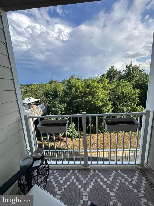 Alexandria, VA 22312,6301 EDSALL RD #205