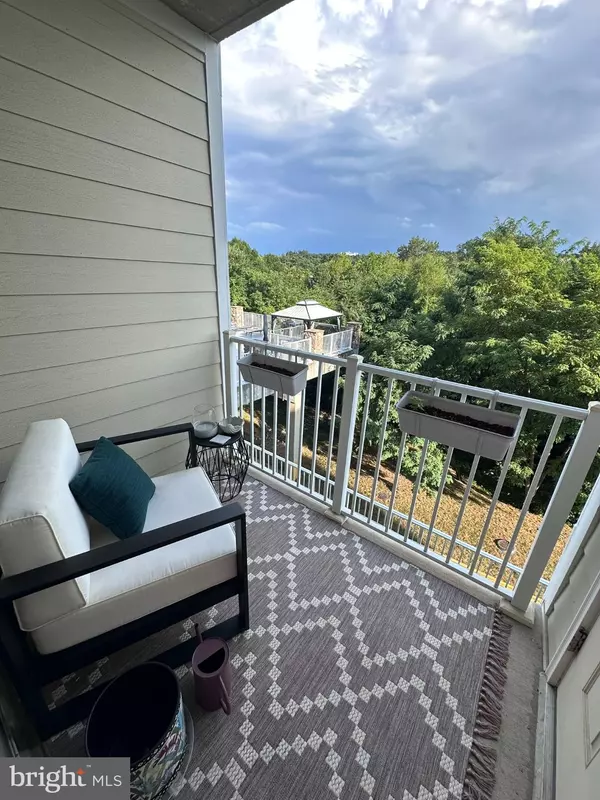 Alexandria, VA 22312,6301 EDSALL RD #205