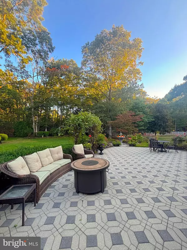 Berlin, NJ 08009,153 OAK LEAF RD