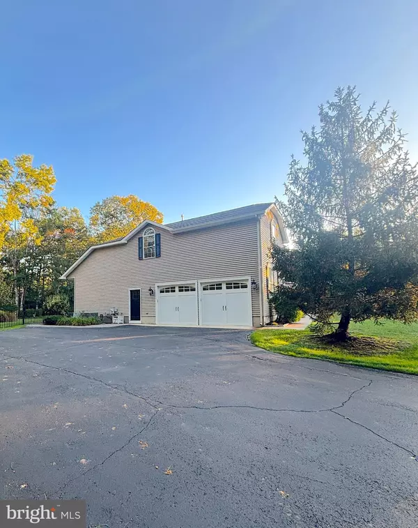 Berlin, NJ 08009,153 OAK LEAF RD