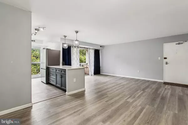 Alexandria, VA 22312,5608 BLOOMFIELD DR #204