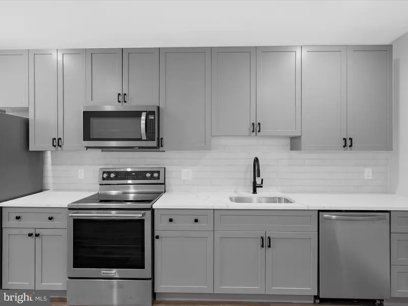 2617 N CALVERT ST, Baltimore, MD 21218