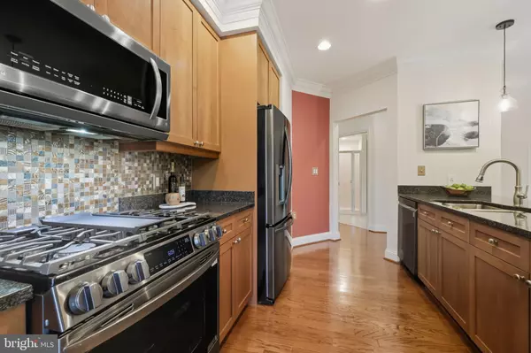 Alexandria, VA 22314,1115 CAMERON ST #215