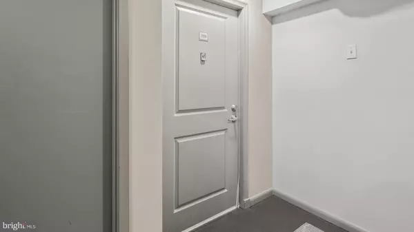 Arlington, VA 22201,1021 N GARFIELD ST #209
