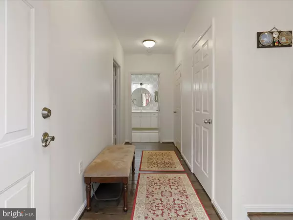 Falls Church, VA 22042,8065 NICOSH CIRCLE LN #55