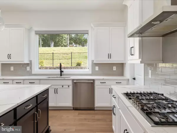 Oakton, VA 22124,3557 ORCHID POND WAY