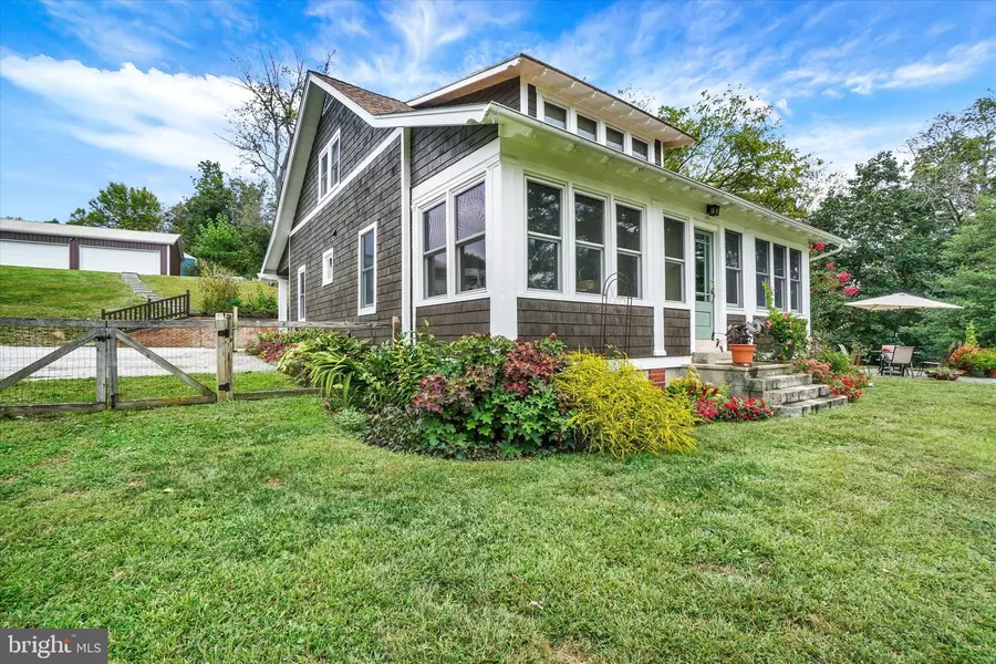 4 HOLLY LN, Glen Rock, PA 17327