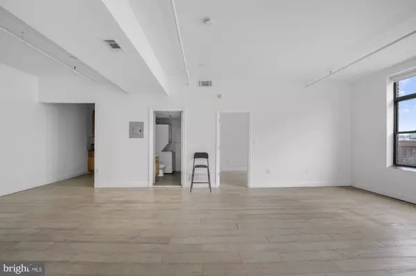 Philadelphia, PA 19123,301 SPRING GARDEN ST #3B