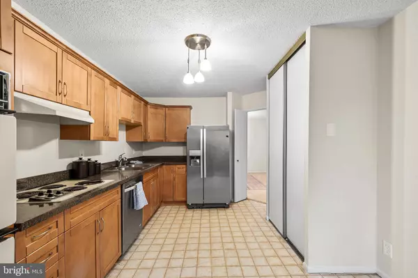 Alexandria, VA 22303,5904 MOUNT EAGLE DR #201