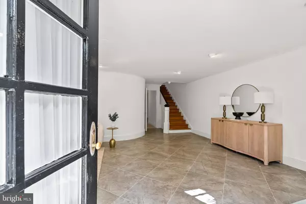 Washington, DC 20008,2125 BANCROFT PL NW