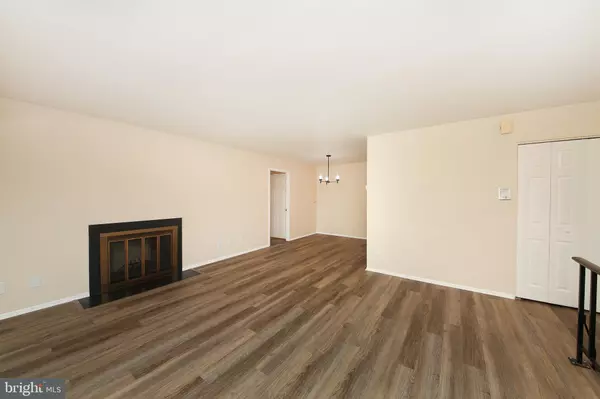 Devon, PA 19333,463 OLD FORGE XING #463