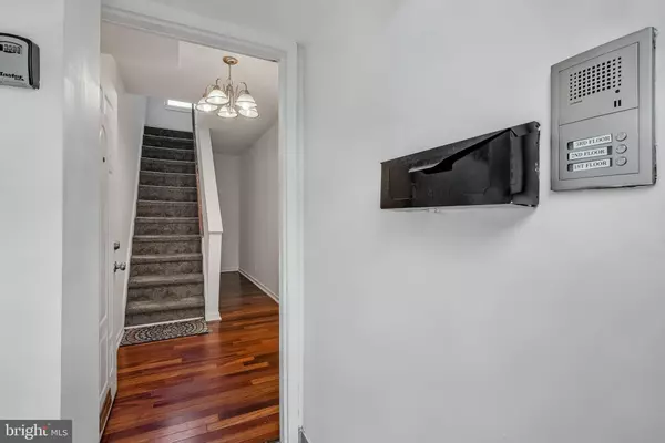 Philadelphia, PA 19147,806-8 CATHARINE ST