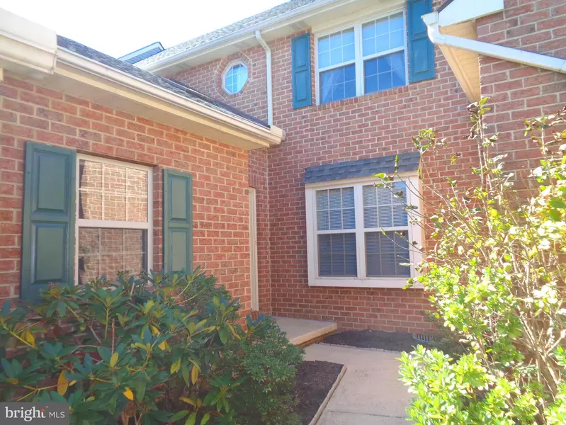 203 PINE BRIDGE LN, Lancaster, PA 17603