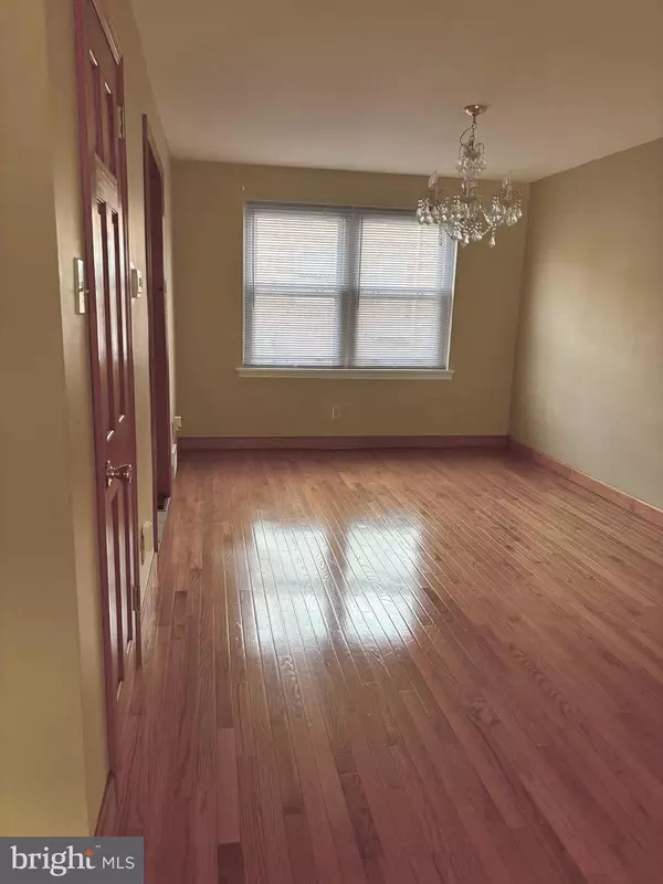 Camden, NJ 08105,3001 ROYDEN ST