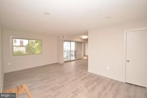 Woodbridge, VA 22192,12705 DARA DR #103