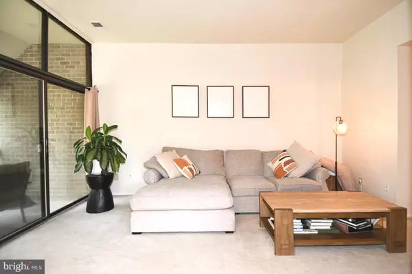 Reston, VA 20190,1672 PARKCREST CIR #300