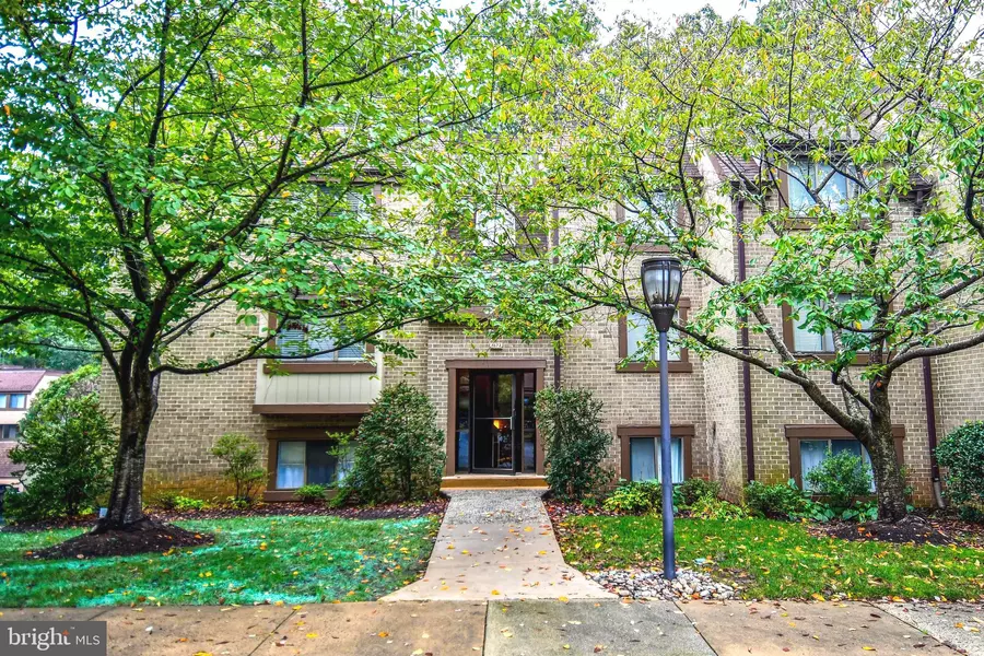 1672 PARKCREST CIR #300, Reston, VA 20190