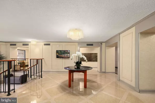 Alexandria, VA 22303,5904 MOUNT EAGLE DR #510