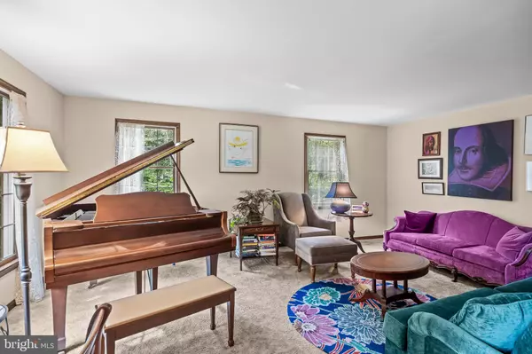 Medford, NJ 08055,4 SHERWOOD DR