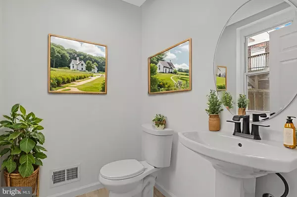 Philadelphia, PA 19122,1933 N PALETHORP ST