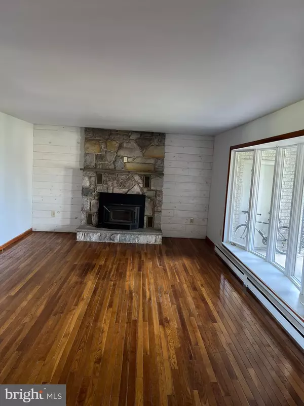 Reading, PA 19606,221 HARTMAN RD