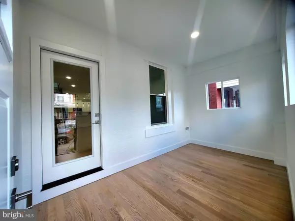 Philadelphia, PA 19135,5737 VANDIKE ST