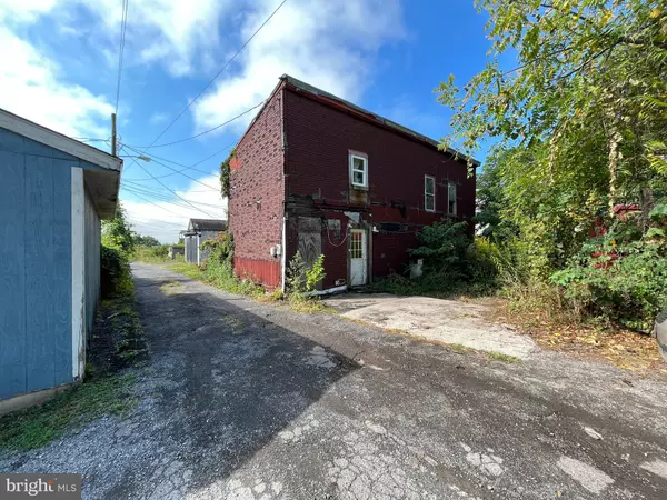 Cumberland, MD 21502,6 RACE ST