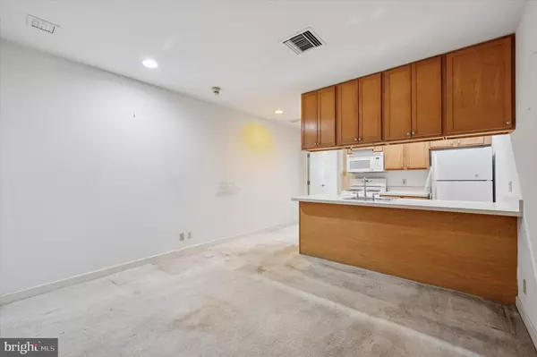 Philadelphia, PA 19107,1100-00 VINE ST #1009
