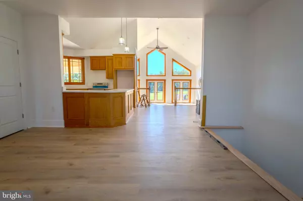 Reva, VA 22735,5618 W HOOVER RD