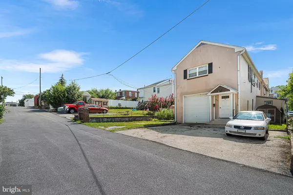 Bridgeport, PA 19405,407 HOLSTEIN ST