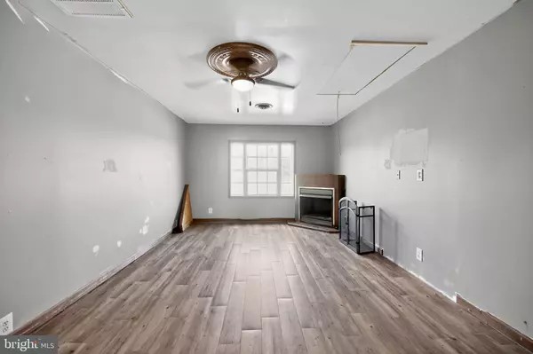 Inwood, WV 25428,1730 NADENBOUSCH LN