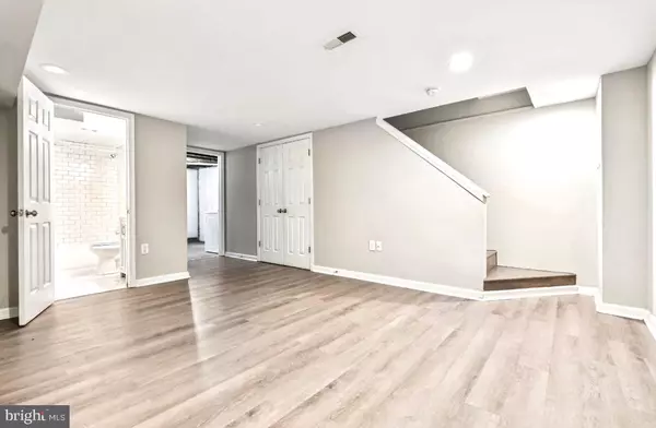 Dundalk, MD 21222,7838 SAINT BONIFACE LN