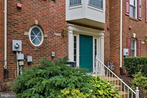 Vienna, VA 22180,2714 MANHATTAN PL