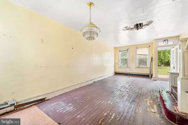 Camden, NJ 08104,1889 CHARLES ST