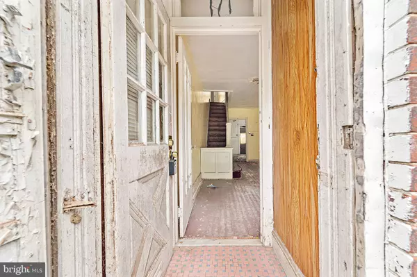 Camden, NJ 08104,1889 CHARLES ST