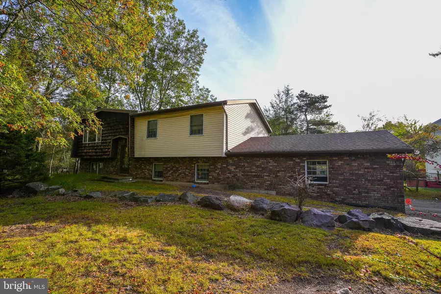 12 TENNYSON CIR, Albrightsville, PA 18210