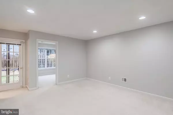 Centreville, VA 20120,5280 JULE STAR DR