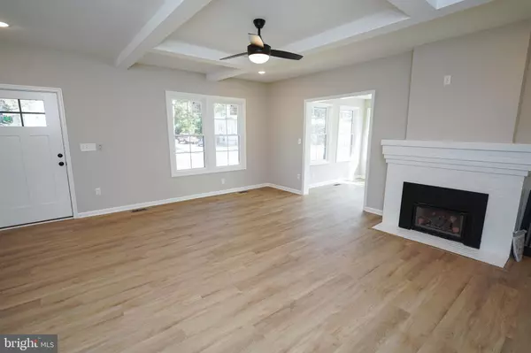 Delmar, DE 19940,406 DELAWARE AVE