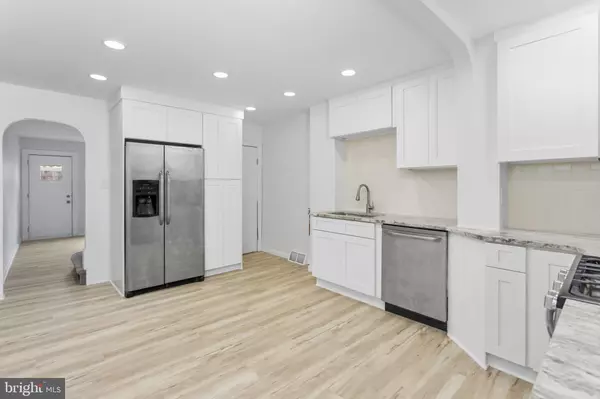 Trenton, NJ 08611,19 LANDING ST