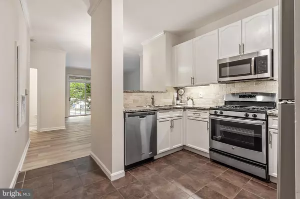 Vienna, VA 22180,2711 BELLFOREST CT #109