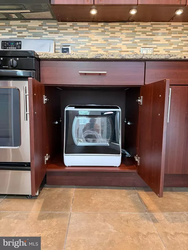 Philadelphia, PA 19147,408 S ALDER ST