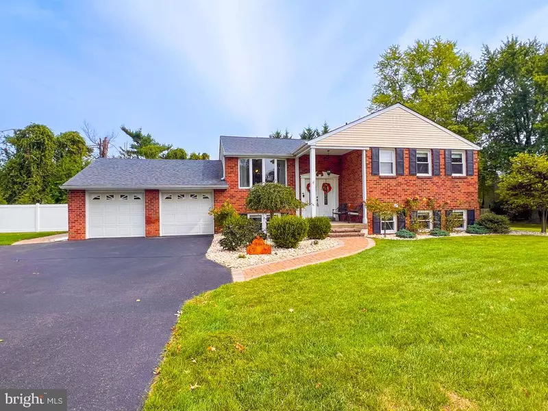 55 MOUNT PLEASANT DR, Southampton, PA 18966