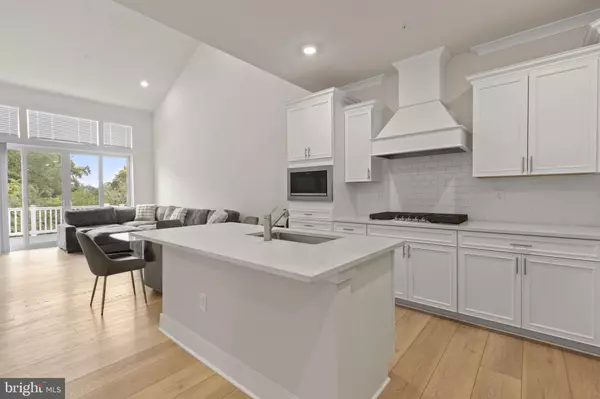 Essex, MD 21221,528 WATERS LANDING DR