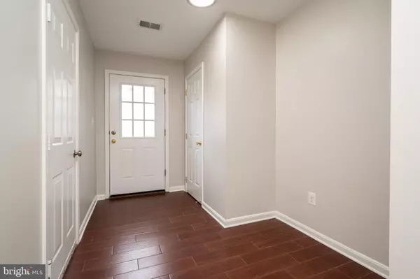 Ashburn, VA 20147,20382 FARMGATE TER