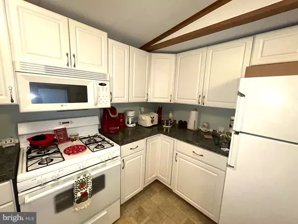 Lancaster, PA 17603,105 SILVERWIND CT S