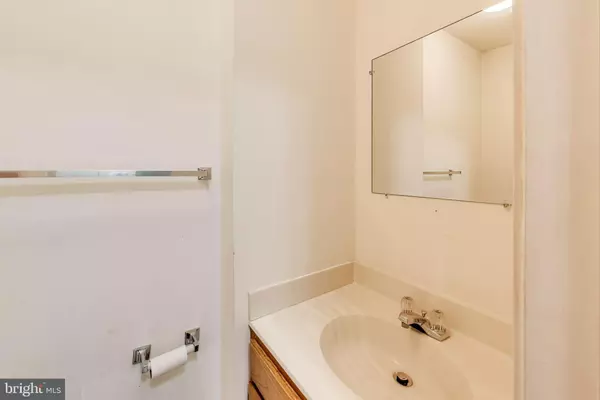 Capitol Heights, MD 20743,903 HILLDROPT CT