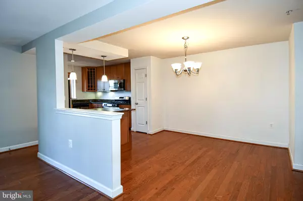 Arlington, VA 22204,4127 S FOUR MILE RUN DRIVE DR #304
